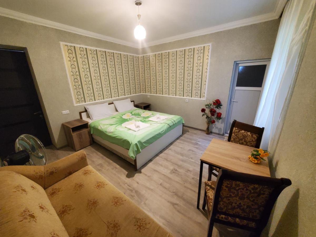 Beehives Apartment Kutaisi Luaran gambar